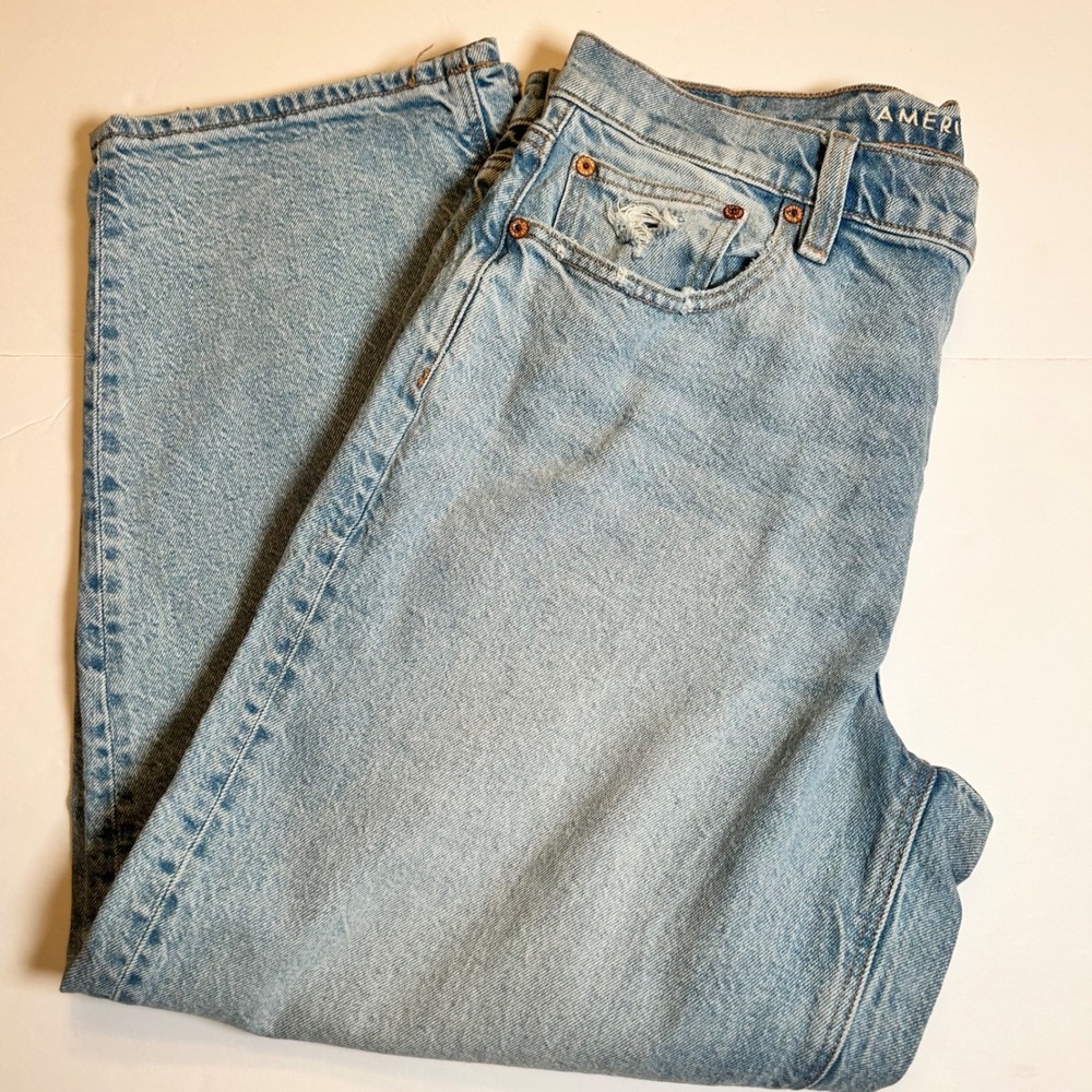 American Eagle Women's 12 Light Wash Mom Jeans High‎ Waisted Distressed Stretch
